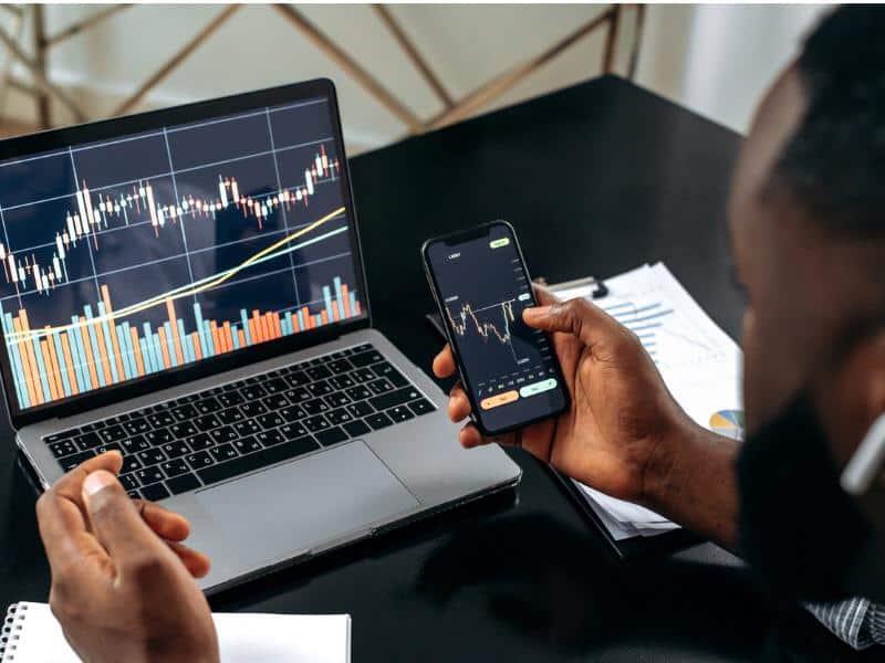 South African Traders Invest